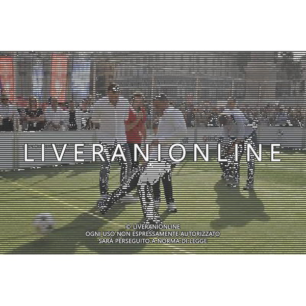 La \'Coppa dalle grandi orecchie\' a piazza del Popolo ospita la nona e ultima tappa della \'Champions League Trophy Tour 2012\' - Roma, 19 ottobre 2012 nella foto christian vieri e Cafu\' ©Corradetti/AGENZIA ALDO LIVERANI SAS 