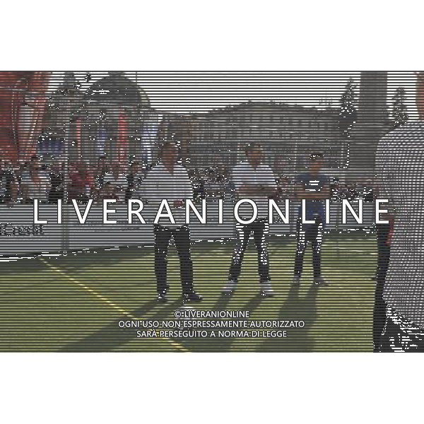 La \'Coppa dalle grandi orecchie\' a piazza del Popolo ospita la nona e ultima tappa della \'Champions League Trophy Tour 2012\' - Roma, 19 ottobre 2012 nella foto christian vieri e Cafu\' ©Corradetti/AGENZIA ALDO LIVERANI SAS 