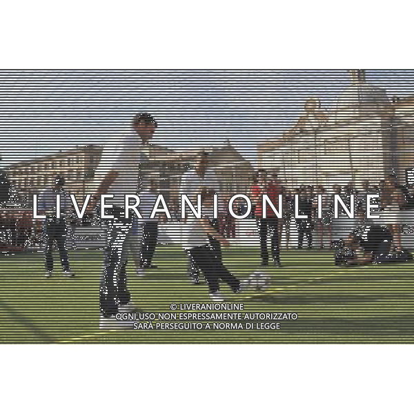 La \'Coppa dalle grandi orecchie\' a piazza del Popolo ospita la nona e ultima tappa della \'Champions League Trophy Tour 2012\' - Roma, 19 ottobre 2012 nella foto christian vieri e Cafu\' ©Corradetti/AGENZIA ALDO LIVERANI SAS 
