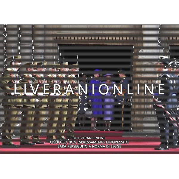 (121020) -- LUXEMBOURG, Oct. 20, 2012 () -- Denmark\'s Queen Margrethe II (L) and Prince Consort Henrik (R), and Netherlands\' Queen Beatrix (C) leave the Notre-Dame Cathedral after the religious wedding service of Crown Prince Guillaume of Luxembourg and Belgian Countess Stephanie de Lannoy, in Luxembourg, Oct. 20, 2012. (/Ye Pingfan) ©photoshot/Agenzia Aldo Liverani Sas - ITALY ONLY - Matrimonio religioso tra il Granduca erede al trono di Lussemburgo Guillaume e la contessa Belga Stephanie de Lannoy nella Cattedrale di Nostra Signora di Lussemburgo 20 ottobre 2012.