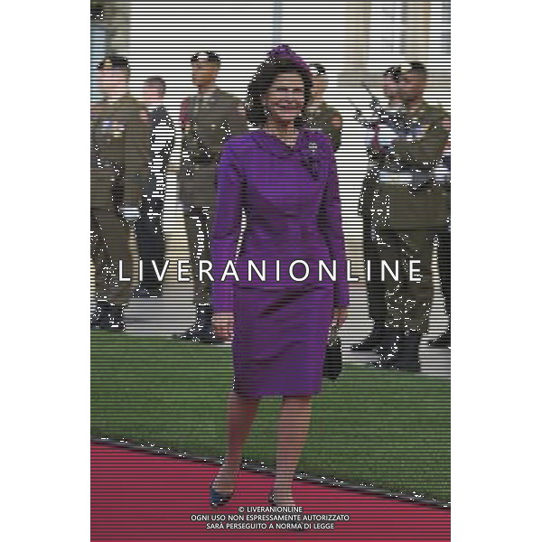 (121020) -- LUXEMBOURG, Oct. 20, 2012 () -- Queen Silvia of Sweden arrives to attend the religious wedding service of Crown Prince Guillaume of Luxembourg and Belgian Countess Stephanie de Lannoy, at the Notre-Dame Cathedral in Luxembourg, Oct. 20, 2012. (/Ye Pingfan) ©photoshot/Agenzia Aldo Liverani Sas - ITALY ONLY - Matrimonio religioso tra il Granduca erede al trono di Lussemburgo Guillaume e la contessa Belga Stephanie de Lannoy nella Cattedrale di Nostra Signora di Lussemburgo 20 ottobre 2012.