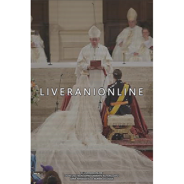 (121020) -- LUXEMBOURG, Oct. 20, 2012 () -- Luxembourg\'s Hereditary Grand Duke Guillaume (R) and Princess Stephanie (L) are seen during their religious wedding at the Cathedral of Our Lady of Luxembourg Oct. 20, 2012. (/Grand-Ducal Court of Luxembourg/Raoul Somers) (bxq) ©photoshot/Agenzia Aldo Liverani Sas - ITALY ONLY - Matrimonio religioso tra il Granduca erede al trono di Lussemburgo Guillaume e la contessa Belga Stephanie de Lannoy nella Cattedrale di Nostra Signora di Lussemburgo 20 ottobre 2012.