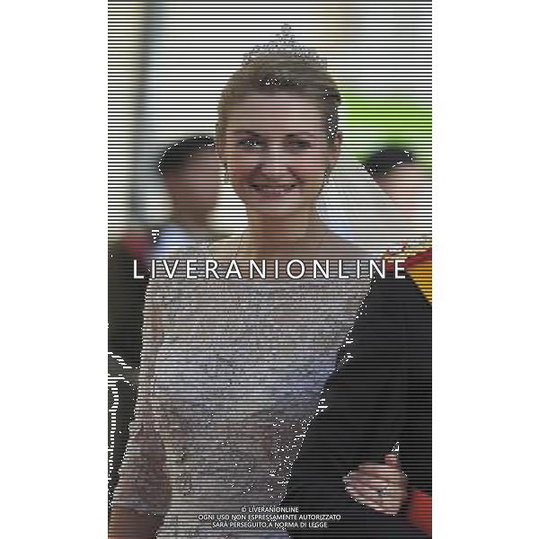 (121020) -- LUXEMBOURG, Oct. 20, 2012 () -- Luxembourg\'s Hereditary Grand Duke Guillaume (not pictured) and his wife Princess Stephanie, Hereditary Grand Duchess of Luxembourg, leave the Notre-Dame Cathedral after their religious wedding service in Luxembourg, Oct. 20, 2012. (/Ye Pingfan) ©photoshot/Agenzia Aldo Liverani Sas - ITALY ONLY - Matrimonio religioso tra il Granduca erede al trono di Lussemburgo Guillaume e la contessa Belga Stephanie de Lannoy nella Cattedrale di Nostra Signora di Lussemburgo 20 ottobre 2012.