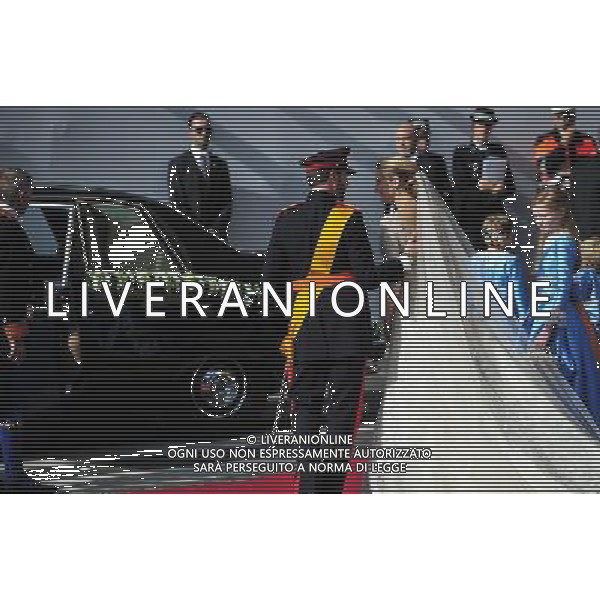 (121020) -- LUXEMBOURG, Oct. 20, 2012 () -- Luxembourg\'s Hereditary Grand Duke Guillaume and his wife Princess Stephanie, Hereditary Grand Duchess of Luxembourg, leave the Notre-Dame Cathedral after their religious wedding service in Luxembourg, Oct. 20, 2012. (/Ye Pingfan) ©photoshot/Agenzia Aldo Liverani Sas - ITALY ONLY - Matrimonio religioso tra il Granduca erede al trono di Lussemburgo Guillaume e la contessa Belga Stephanie de Lannoy nella Cattedrale di Nostra Signora di Lussemburgo 20 ottobre 2012.