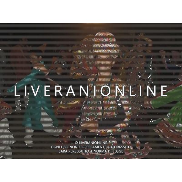 (121021) -- AHMEDABAD, Oct. 21, 2012 () -- People dance to celebrate the Navratri festival in Kanavati Club in Ahmedabad, capital of the west Indian state of Gujarat, Oct. 20, 2012. Navratri, which literally means nine nights, is a festival of worship, dance and music celebrated during a period of nine nights almost throughout India. (/Li Yigang) ©PHOTOSHOT/AGENZIA ALDO LIVERANI SAS - ITALY ONLY - La gente balla per celebrare la festa Navratri in Kanavati Club a Ahmedabad, capitale dello stato occidentale indiano del Gujarat, 20 ottobre 2012.