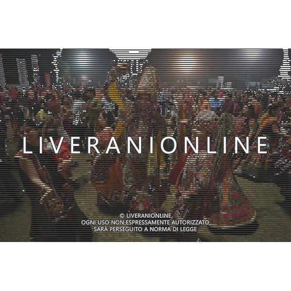 (121021) -- AHMEDABAD, Oct. 21, 2012 () -- People dance to celebrate the Navratri festival in Kanavati Club in Ahmedabad, capital of the west Indian state of Gujarat, Oct. 20, 2012. Navratri, which literally means nine nights, is a festival of worship, dance and music celebrated during a period of nine nights almost throughout India. (/Li Yigang) ©PHOTOSHOT/AGENZIA ALDO LIVERANI SAS - ITALY ONLY - La gente balla per celebrare la festa Navratri in Kanavati Club a Ahmedabad, capitale dello stato occidentale indiano del Gujarat, 20 ottobre 2012.
