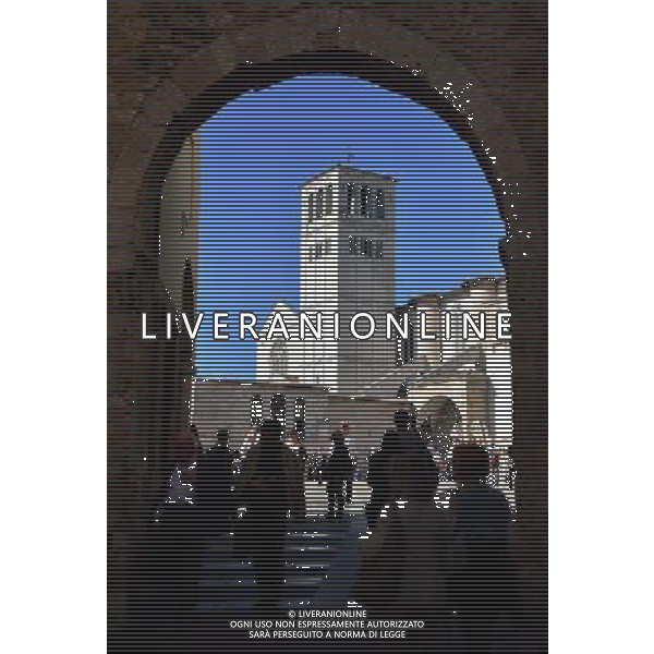 (121022) -- ASSISI(ITALY), Oct. 22, 2012 () -- Photo taken on Oct. 20, 2012 shows the Papal Basilica of St. Francis in Assisi, a hill town in central Italy. Assisi is one of Italy\'s top sights, boasting well-preserved Middle Ages town, as well as Saint Francis of Assisi and religious buildings of the Franciscan Order. (/Wang Qingqin) (zyw) ©photoshot/AGENZIA ALDO LIVERANI SAS - ITALY ONLY - Vedute di Assisi, citta\' collinare Medioevale del centro Italia, una delle attrazioni turistiche con edifici religiosi dell\'Ordine Francescano 22/10/2012