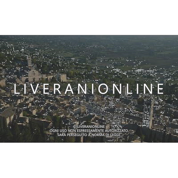 (121022) -- ASSISI(ITALY), Oct. 22, 2012 () -- Photo taken on Oct. 20, 2012 shows the view of Assisi, a hill town in central Italy. Assisi is one of Italy\'s top sights, boasting well-preserved Middle Ages town, as well as Saint Francis of Assisi and religious buildings of the Franciscan Order. (/Wang Qingqin) (zyw) ©photoshot/AGENZIA ALDO LIVERANI SAS - ITALY ONLY - Vedute di Assisi, citta\' collinare Medioevale del centro Italia, una delle attrazioni turistiche con edifici religiosi dell\'Ordine Francescano 22/10/2012