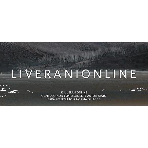 (121023) -- HEIHE(HEILONGJIANG), Oct. 23, 2012 () -- Drift ice flows on the Heilongjiang River at the section of Heihe City, northeast China\'s Heilongjiang Province, Oct. 23, 2012. Affected by the temperature drop, large amount of drift ice appeared in the river recently. (/Qiu Qilong) (ry) ©photoshot/AGENZIA ALDO LIVERANI SAS - ITALY ONLY - Lastre di ghiaccio in movimento scorre sul fiume Heilongjiang alla sezione di Heihe City, a nord est della Cina provincia di Heilongjiang, 23 ottobre 2012.