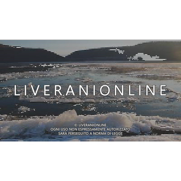(121023) -- HEIHE(HEILONGJIANG), Oct. 23, 2012 () -- Drift ice flows on the Heilongjiang River at the section of Heihe City, northeast China\'s Heilongjiang Province, Oct. 23, 2012. Affected by the temperature drop, large amount of drift ice appeared in the river recently. (/Qiu Qilong) (ry) ©photoshot/AGENZIA ALDO LIVERANI SAS - ITALY ONLY - Lastre di ghiaccio in movimento scorre sul fiume Heilongjiang alla sezione di Heihe City, a nord est della Cina provincia di Heilongjiang, 23 ottobre 2012.