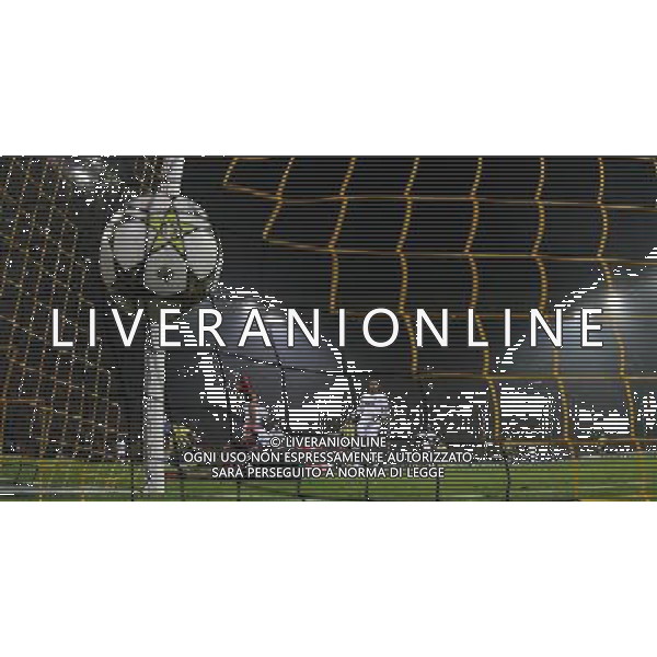 firo FuÃŸball, Fussball, Champions League 24.10.2012 Saison 2012/2013 BVB Borussia Dortmund - Real Madrid Tor zum 1:0 durch Robert Lewandowski Hintertor Remote Hinterleger gegen Iker Casillas $worldrightsEs gelten unsere AGB, einsehbar auf www.firosportphoto.de copyright by firo sportphoto: Coesfelder Str.207 48249 DÃ¼lmen www.firosportphoto.de mail@firosportphoto.de (V o l k s b a n k B o c h u m - W i t t e n ) BLZ.: 430 601 29 Kt. Nr.: 341 117 100 Tel:Â  02594 - 9916004 Fax:Â 02594 - 9916005 AG ALDO LIVERANI S A S ONLY ITALY