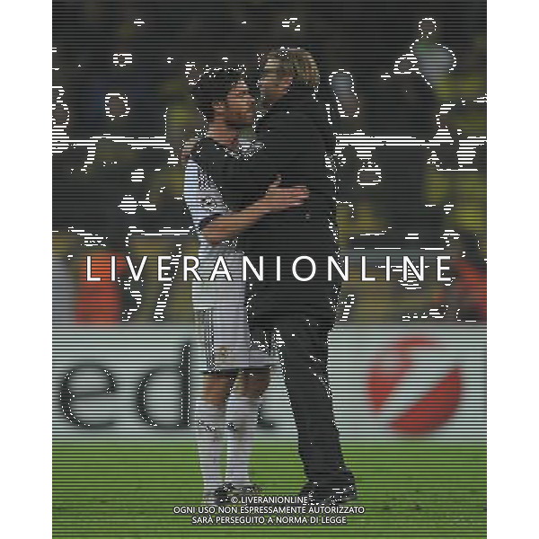 firo : Fu§ball,Fussball : 24.10.2012 CL, Champions League UEFA, Saison 2012/2013 BVB, Borussia Dortmund - Real Madrid 2:1 Trainer JŸrgen KLOPP, BVB Umarmung nach Abpfiff mit XABI ALONSO $worldrightsEs gelten unsere AGB, einsehbar auf www.firosportphoto.de, copyright by firo sportphoto: Coesfelder Str. 207 D-48249 DŸlmen www.firosportphoto.de mail@firosportphoto.de (V o l k s b a n k B o c h u m - W i t t e n ) BLZ.: 430 601 29 Kt. Nr.: 341 117 100 Tel:Ê +49-2594-9916004 Fax:Ê+49-2594-9916005 AG ALDO LIVERANI S A S ONLY ITALY