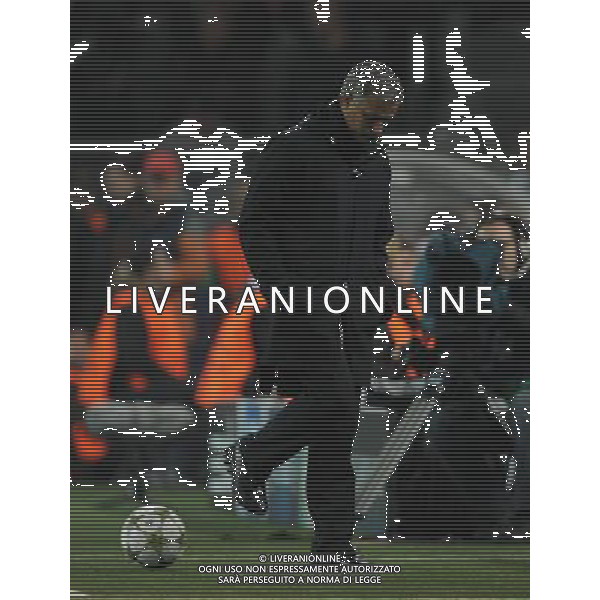 firo : Fu§ball,Fussball : 24.10.2012 CL, Champions League UEFA, Saison 2012/2013 BVB, Borussia Dortmund - Real Madrid 2:1 Trainer Jose MOURINHO, Real, EnttŠuschung mit Ball $worldrightsEs gelten unsere AGB, einsehbar auf www.firosportphoto.de, copyright by firo sportphoto: Coesfelder Str. 207 D-48249 DŸlmen www.firosportphoto.de mail@firosportphoto.de (V o l k s b a n k B o c h u m - W i t t e n ) BLZ.: 430 601 29 Kt. Nr.: 341 117 100 Tel:Ê +49-2594-9916004 Fax:Ê+49-2594-9916005 AG ALDO LIVERANI S A S ONLY ITALY