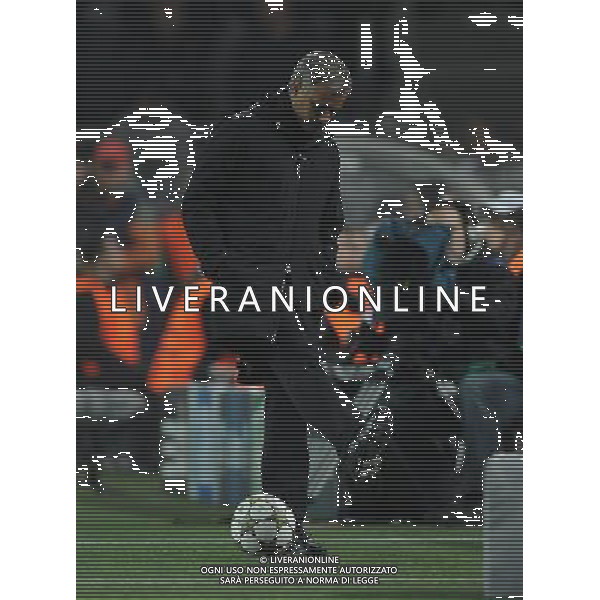 firo : Fu§ball,Fussball : 24.10.2012 CL, Champions League UEFA, Saison 2012/2013 BVB, Borussia Dortmund - Real Madrid 2:1 Trainer Jose MOURINHO, Real, EnttŠuschung , mit Ball $worldrightsEs gelten unsere AGB, einsehbar auf www.firosportphoto.de, copyright by firo sportphoto: Coesfelder Str. 207 D-48249 DŸlmen www.firosportphoto.de mail@firosportphoto.de (V o l k s b a n k B o c h u m - W i t t e n ) BLZ.: 430 601 29 Kt. Nr.: 341 117 100 Tel:Ê +49-2594-9916004 Fax:Ê+49-2594-9916005 AG ALDO LIVERANI S A S ONLY ITALY