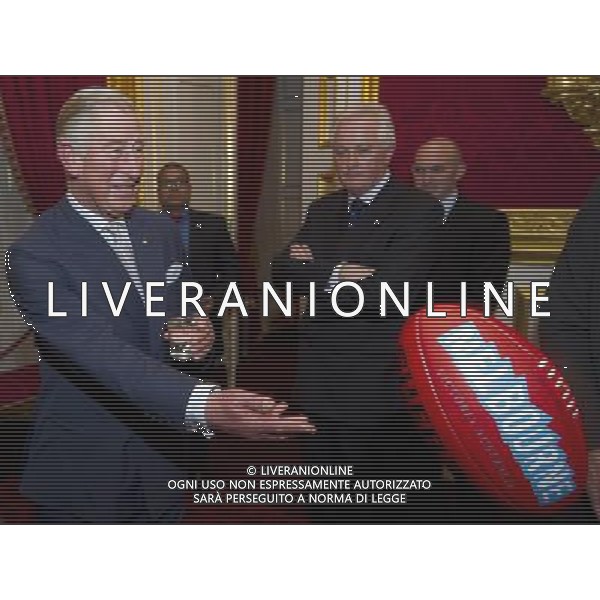 Britain\'s Prince Charles throws an Australian rules football to an assistant after being presented with it by former Australian rules footballer, Tony Woods, at St James\'s Palace in central London on October 24, 2012, during a reception for prominent Papua New Guineans, Australians and New Zealanders living in the UK ahead of their tour Papua New Guinea, Australia and New Zealand. ©photohsot/AGENZIA ALDO LIVERANI SAS - ITALY ONLY - REALI INGLESI: Il principe Carlo d\'inghilterra e la moglie Camilla, duchessa di Cornovaglia durante un ricevimento per le comunita\' Papua Nuova Guinea, australiana e neozelandese che vivono nel Regno Unito, presso il Palazzo San Giacomo nel centro di Londra il 24 ottobre 2012