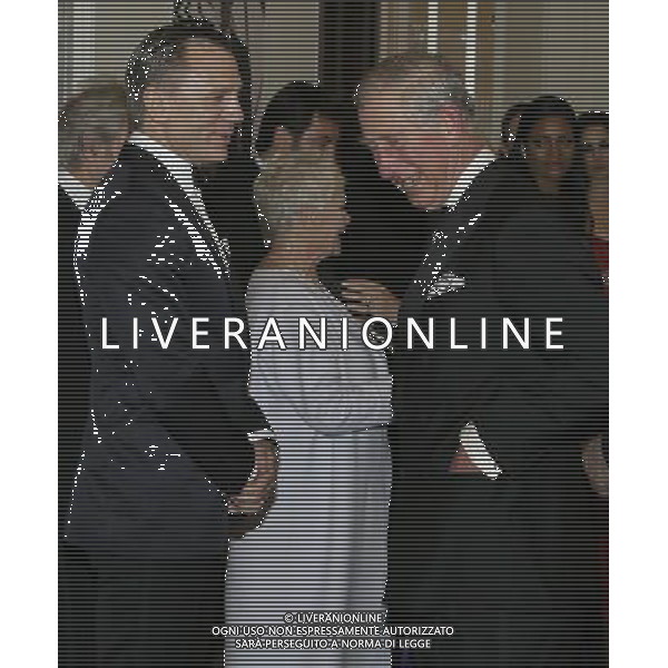 Britain\'s Prince of Wales, right, laughs with James Bond actor Daniel Craig, left, as he arrive to attend the world premiere of the James Bond film, \'Skyfall\', at the Royal Albert Hall, in London Tuesday, Oct. 23, 2012. (AP Photo/Kirsty Wigglesworth, Pool) ©photoshot/AGENZIA ALDO LIVERANI SAS - ITALY ONLY - REALI INGLESI: Il principe Carlo d\'inghilterra e la moglie Camilla alla prima mondiale del film di James Bond, \'Skyfall\', alla Royal Albert Hall di Londra Marted“ 23 Ottobre 2012.