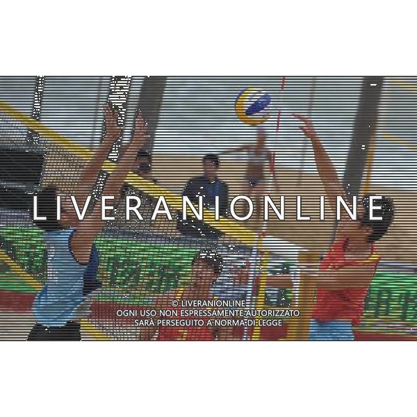 (121101) -- HAIKOU, Nov. 1, 2012 () -- Li Jian (R) of China competes at the 2012 Asian Beach Volleyball Championships in Haikou, capital of south China\'s Hainan Province, Nov. 1, 2012. A total of 37 teams from 13 countries and regions took part in the four-day competition from Nov. 1. (/Guo Cheng) AG ALDO LIVERANI S A S ONLY ITALY