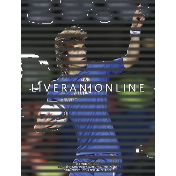 (121101) -- LONDON, Nov. 1, 2012 () -- David Luiz of Chelsea celebrates scoring during the Capital One Cup Fourth Round match between Chelsea and Manchester United in London, Britain, on Oct. 31, 2012. Chelsea won 5-4. (/Wang Lili) FOR EDITORIAL USE ONLY. NOT FOR SALE FOR MARKETING OR ADVERTISING CAMPAIGNS. NO USE WITH UNAUTHORIZED AUDIO, VIDEO, DATA, FIXTURE LISTS, CLUB/LEAGUE LOGOS OR \'LIVE\' SERVICES. ONLINE IN-MATCH USE LIMITED TO 45 IMAGES, NO VIDEO EMULATION. NO USE IN BETTING, GAMES OR SINGLE CLUB/LEAGUE/PLAYER PUBLICATIONS. AG ALDO LIVERANI S A S ONLY ITALY