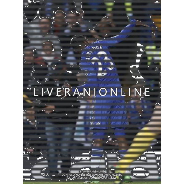 (121101) -- LONDON, Nov. 1, 2012 () -- Daniel Sturridge of Chelsea celebrates scoring during the Capital One Cup Fourth Round match between Chelsea and Manchester United in London, Britain, on Oct. 31, 2012. Chelsea won 5-4. (/Wang Lili) FOR EDITORIAL USE ONLY. NOT FOR SALE FOR MARKETING OR ADVERTISING CAMPAIGNS. NO USE WITH UNAUTHORIZED AUDIO, VIDEO, DATA, FIXTURE LISTS, CLUB/LEAGUE LOGOS OR \'LIVE\' SERVICES. ONLINE IN-MATCH USE LIMITED TO 45 IMAGES, NO VIDEO EMULATION. NO USE IN BETTING, GAMES OR SINGLE CLUB/LEAGUE/PLAYER PUBLICATIONS. AG ALDO LIVERANI S A S ONLY ITALY