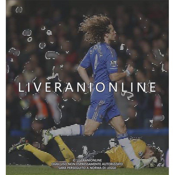 (121101) -- LONDON, Nov. 1, 2012 () -- David Luiz of Chelsea celebrates scoring during the Capital One Cup Fourth Round match between Chelsea and Manchester United in London, Britain, on Oct. 31, 2012. Chelsea won 5-4. (/Wang Lili) FOR EDITORIAL USE ONLY. NOT FOR SALE FOR MARKETING OR ADVERTISING CAMPAIGNS. NO USE WITH UNAUTHORIZED AUDIO, VIDEO, DATA, FIXTURE LISTS, CLUB/LEAGUE LOGOS OR \'LIVE\' SERVICES. ONLINE IN-MATCH USE LIMITED TO 45 IMAGES, NO VIDEO EMULATION. NO USE IN BETTING, GAMES OR SINGLE CLUB/LEAGUE/PLAYER PUBLICATIONS. AG ALDO LIVERANI S A S ONLY ITALY