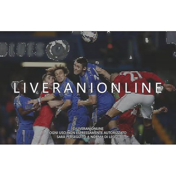 (121101) -- LONDON, Nov. 1, 2012 () -- Gary Cahill (Top) of Chelsea heads the ball during the Capital One Cup Fourth Round match between Chelsea and Manchester United in London, Britain, on Oct. 31, 2012. Chelsea won 5-4. (/Wang Lili) FOR EDITORIAL USE ONLY. NOT FOR SALE FOR MARKETING OR ADVERTISING CAMPAIGNS. NO USE WITH UNAUTHORIZED AUDIO, VIDEO, DATA, FIXTURE LISTS, CLUB/LEAGUE LOGOS OR \'LIVE\' SERVICES. ONLINE IN-MATCH USE LIMITED TO 45 IMAGES, NO VIDEO EMULATION. NO USE IN BETTING, GAMES OR SINGLE CLUB/LEAGUE/PLAYER PUBLICATIONS. AG ALDO LIVERANI S A S ONLY ITALY