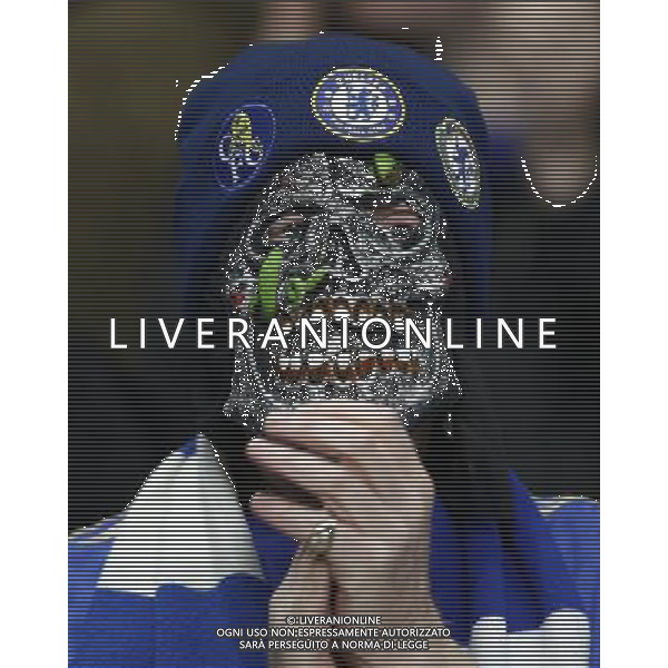 (121101) -- LONDON, Nov. 1, 2012 () -- A fan of Chelsea with Halloween mask applauds during the Capital One Cup Fourth Round match between Chelsea and Manchester United in London, Britain, on Oct. 31, 2012. Chelsea won 5-4. (/Wang Lili) FOR EDITORIAL USE ONLY. NOT FOR SALE FOR MARKETING OR ADVERTISING CAMPAIGNS. NO USE WITH UNAUTHORIZED AUDIO, VIDEO, DATA, FIXTURE LISTS, CLUB/LEAGUE LOGOS OR \'LIVE\' SERVICES. ONLINE IN-MATCH USE LIMITED TO 45 IMAGES, NO VIDEO EMULATION. NO USE IN BETTING, GAMES OR SINGLE CLUB/LEAGUE/PLAYER PUBLICATIONS. AG ALDO LIVERANI S A S ONLY ITALY