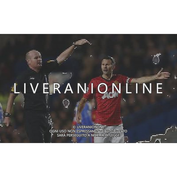 (121101) -- LONDON, Nov. 1, 2012 () -- Ryan Giggs (R) of Manchester United argues with referee Lee Mason during the Capital One Cup Fourth Round match between Chelsea and Manchester United in London, Britain, on Oct. 31, 2012. Manchester United lost 4-5. (/Wang Lili) FOR EDITORIAL USE ONLY. NOT FOR SALE FOR MARKETING OR ADVERTISING CAMPAIGNS. NO USE WITH UNAUTHORIZED AUDIO, VIDEO, DATA, FIXTURE LISTS, CLUB/LEAGUE LOGOS OR \'LIVE\' SERVICES. ONLINE IN-MATCH USE LIMITED TO 45 IMAGES, NO VIDEO EMULATION. NO USE IN BETTING, GAMES OR SINGLE CLUB/LEAGUE/PLAYER PUBLICATIONS. AG ALDO LIVERANI S A S ONLY ITALY