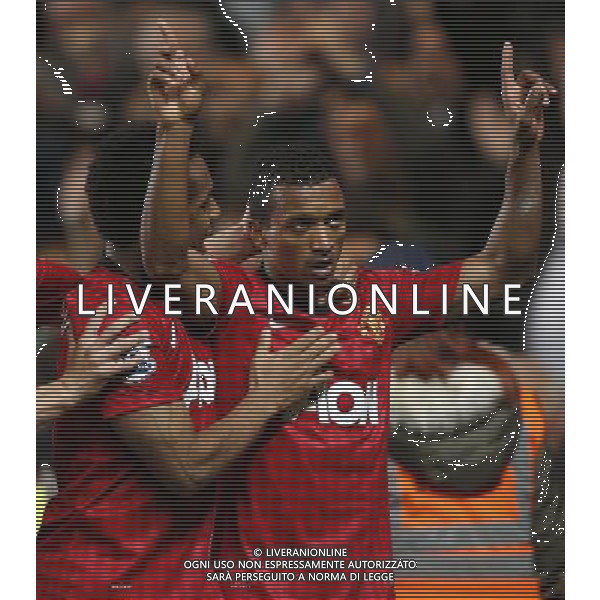 (121101) -- LONDON, Nov. 1, 2012 () -- Nani (R) of Manchester United celebrates scoring during the Capital One Cup Fourth Round match between Chelsea and Manchester United in London, Britain, on Oct. 31, 2012. Manchester United lost 4-5. (/Wang Lili) FOR EDITORIAL USE ONLY. NOT FOR SALE FOR MARKETING OR ADVERTISING CAMPAIGNS. NO USE WITH UNAUTHORIZED AUDIO, VIDEO, DATA, FIXTURE LISTS, CLUB/LEAGUE LOGOS OR \'LIVE\' SERVICES. ONLINE IN-MATCH USE LIMITED TO 45 IMAGES, NO VIDEO EMULATION. NO USE IN BETTING, GAMES OR SINGLE CLUB/LEAGUE/PLAYER PUBLICATIONS. AG ALDO LIVERANI S A S ONLY ITALY