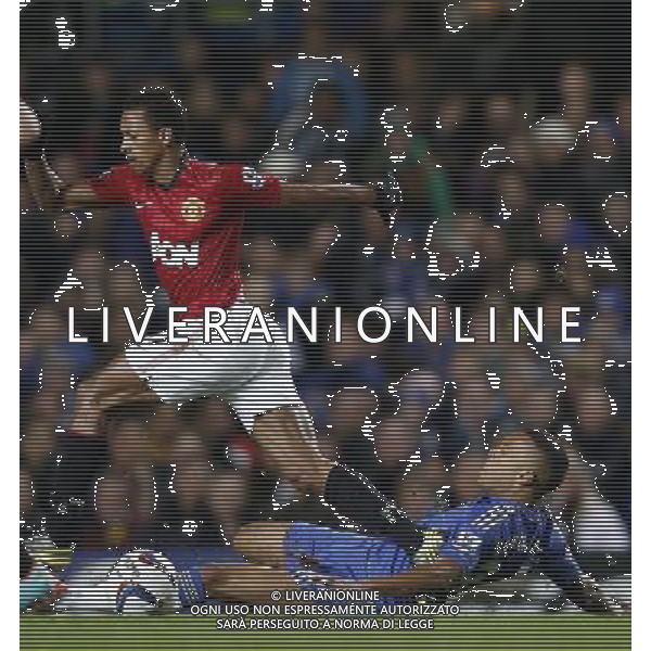 (121101) -- LONDON, Nov. 1, 2012 () -- Nani (L) of Manchester United vies with Ryan Bertrand of Chelsea during the Capital One Cup Fourth Round match between Chelsea and Manchester United in London, Britain, on Oct. 31, 2012. Manchester United lost 4-5. (/Wang Lili) FOR EDITORIAL USE ONLY. NOT FOR SALE FOR MARKETING OR ADVERTISING CAMPAIGNS. NO USE WITH UNAUTHORIZED AUDIO, VIDEO, DATA, FIXTURE LISTS, CLUB/LEAGUE LOGOS OR \'LIVE\' SERVICES. ONLINE IN-MATCH USE LIMITED TO 45 IMAGES, NO VIDEO EMULATION. NO USE IN BETTING, GAMES OR SINGLE CLUB/LEAGUE/PLAYER PUBLICATIONS. AG ALDO LIVERANI S A S ONLY ITALY