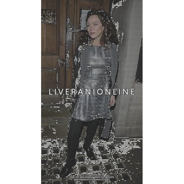 Anna Friel departed after the evening performance of \'Uncle Vanya\', Vaudeville Theatre, The Strand, London, England, Mon/05th/Nov/2012. ©photoshot/AGENZIA ALDO LIVERANI SAS - ITALY ONLY - EDITORIAL USE ONLY