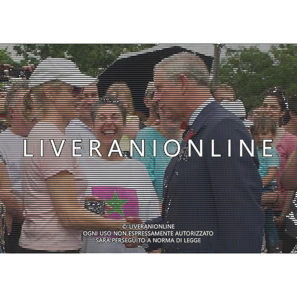 (121106) -- MELBOURNE, Nov. 6, 2012 () -- Britain\'s Prince Charles (R) shakes hands with residents in Melbourne, Australia, Nov. 6, 2012. Prince Charles and his wife Camilla are on a six-day Australian tour to mark the Queen\'s Diamond Jubilee. (/Bai Xue) (lyx) ©photoshot/AGENZIA ALDO LIVERANI SAS - ITALY ONLY - REALI INGLESI: Il principe Carlo d\'inghilterra con i residenti di Melbourne, Australia 6 novembre, 2012.
