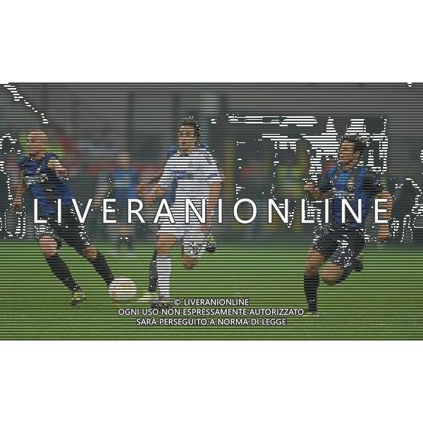MILANO, 25-10-2012 / ©FOTO GIORGIO RAVEZZANI UEFA EUROPA LEAGUE INTER-PARTIZAN BELGRADO 1-0 NELLA FOTO : ESTEBAN CAMBIASSO - LAZAR MARKOVIC - JAVIER ZANETTI AG ALDO LIVERANI S A S