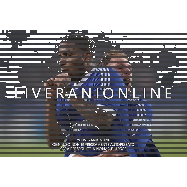 firo FuÃŸball,Fussball, 06.11.2012 Champions League: FC Schalke 04 - Arsenal London Jubel Baby Jubel Schnuller Jefferson Farfan nach seinem Tor zum 2:2 mit Benedikt HÃ¶wedes $worldrightsEs gelten unsere AGB, einsehbar auf www.firosportphoto.de copyright by firo sportphoto: Coesfelder Str.207 48249 DÃ¼lmen www.firosportphoto.de mail@firosportphoto.de (V o l k s b a n k B o c h u m - W i t t e n ) BLZ.: 430 601 29 Kt. Nr.: 341 117 100 Tel:Â  02594 - 9916004 Fax:Â 02594 - 9916005 AG ALDO LIVERANI S A S ONLY ITALY