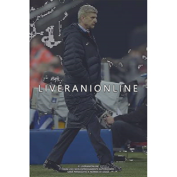 firo FuÃŸball,Fussball, 06.11.2012 UEFA Champions League, Saison 2012/2013 FC Schalke 04 - FC Arsenal London 2:2 Arsenal, Arsene Wenger, ganze Figur, Mimik, Gestik $worldrightsEs gelten unsere AGB, einsehbar auf www.firosportphoto.de copyright by firo sportphoto: Coesfelder Str. 207 D- 48249 DÃ¼lmen www.firosportphoto.de mail@firosportphoto.de (V o l k s b a n k B o c h u m - W i t t e n ) BLZ.: 430 601 29 Kt. Nr.: 341 117 100 Tel: +49-2594 - 9916004 Fax: +49-2594 - 9916005 AG ALDO LIVERANI S A S ONLY ITALY