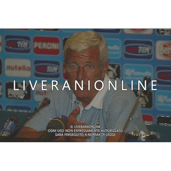 RADUNO ALLENAMENTO DELLA NAZIONALE ITALIANA A COVERCIANO 16/08/2004 NELLA FOTO MARCELLO LIPPI IN CONFERENZA STAMPA FOTO GIANNI NUCCI/AG ALDO LIVERANI
