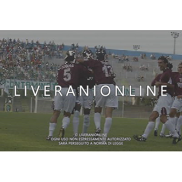 Avellino-Salernitana coppa italia Tim Cup 14/08/04 nella foto esultanza di onwachi benjamin dopo il gol foto pecoraro/ag. aldo liverani