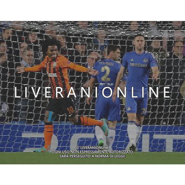 Shakhtar Donetsk\'s Willian scores his sides first goal 1-1 Football - UEFA Champions League Group E - Chelseav Shakhtar Donetsk - Wednesday 7th November 2012 - Stamford Bridge - London © CameraSport - 43 Linden Ave. Countesthorpe. Leicester. England. LE8 5PG - Tel: +44 (0) 116 277 4147 - admin@camerasport.com - www.camerasport.com AG ALDO LIVERANI S A S ONLY ITALY