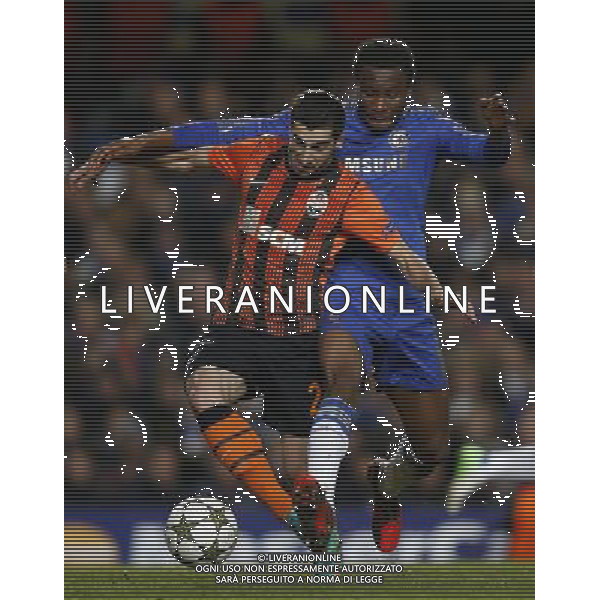 (121108) -- LONDON, Nov. 8, 2012 () -- Chelsea\'s John Obi Mikel (R) vies with Hennik Mkhitaryan of Shakhtar Donetsk during their UEFA Champions League Group E match in London, Britain, on Nov. 7, 2012. Chelsea won 3-2. (/Wang Lili) AG ALDO LIVERANI S A S ONLY ITALY