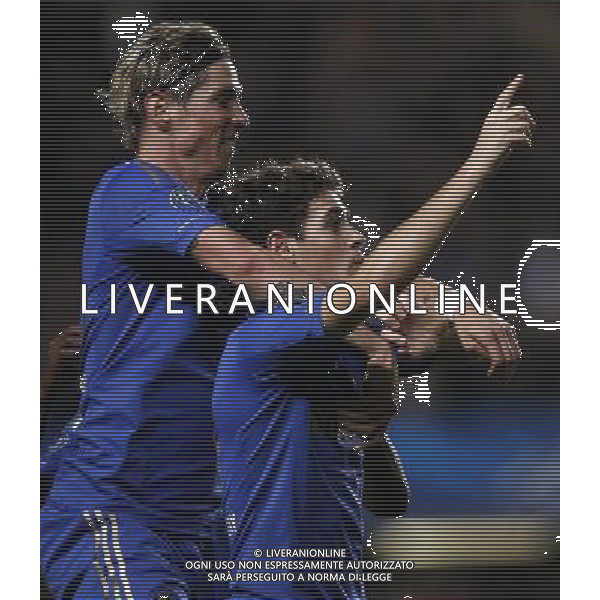(121108) -- LONDON, Nov. 8, 2012 () -- Chelsea\'s Oscar dos Santos Emboaba Jior (R) celebrates his goal with Fernando Torres during the UEFA Champions League Group E match between Chelsea and Shakhtar Donetsk in London, Britain, on Nov. 7, 2012. Chelsea won 3-2. (/Wang Lili) AG ALDO LIVERANI S A S ONLY ITALY