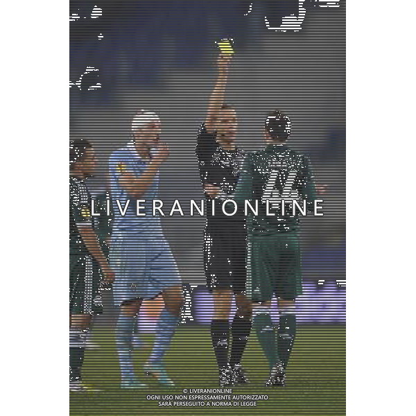 Roma - 08/11/2012 - Stadio Olimpico - Uefa Europa League 2012/2013 - Girone J - Lazio vs Panathinaikos - nella foto: l\'arbitro schorgenhofer ammonisce sema Â© Fabrizio Corradetti - Ag. Aldo Liverani sas