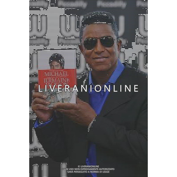 Jermaine Jackson launches his book, You Are Not Alone - Michael Jackson Through A Brother\'s Eyes at Waterstones, Piccadilly in central London. Photo date: Tuesday September 13, 2011. Photo credit: Johnny Green /AGENZIA ALDO LIVERANI SAS/ITALY ONLY - EDITORIAL USE ONLY