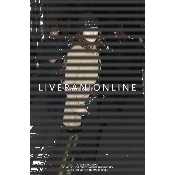 Anna Friel leaving the Vaudeville Theatre in London, after her performance in the play \'Uncle Vanya\'. 13th November 2012. ©PHOTOHSOT/AGENZIA ALDO LIVERANI SAS - ITALY ONLY - EDITORIAL USE ONLY