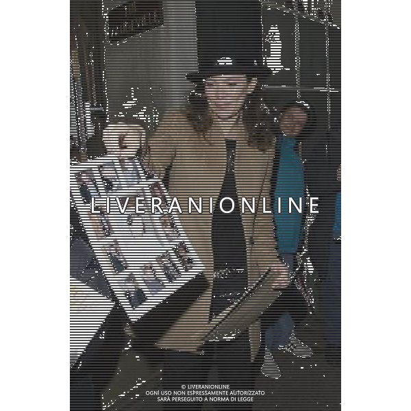 Anna Friel leaving the Vaudeville Theatre in London, after her performance in the play \'Uncle Vanya\'. 13th November 2012. ©PHOTOHSOT/AGENZIA ALDO LIVERANI SAS - ITALY ONLY - EDITORIAL USE ONLY