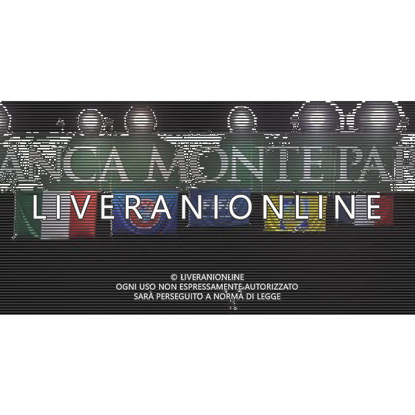 Amichevole Parma - 14.11.2012 Italia-Francia Nella Foto:differenza fra la bandiera italiana e quella francese esposte durante gli inni nazionali /Ph.Vitez-Ag. Aldo Liverani