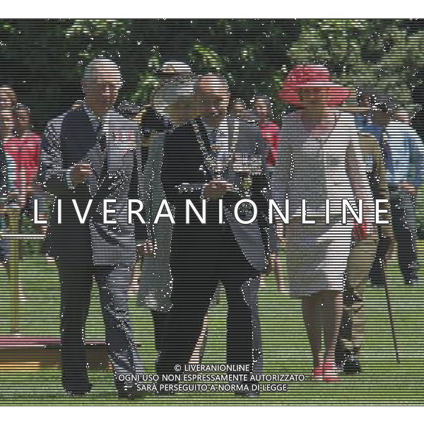(121114) -- WELLINGTON, Nov. 14, 2012 () -- Britain\'s Prince Charles (1st L) attends an official maori welcoming ceremony with Governor-General of New Zealand Jerry Mateparae (C) at Government House, Wellington, New Zealand, Nov. 14, 2012. Charles and his wife Camilla, the Duchess of Cornwall, arrived in Auckland on Saturday evening for a six-day visit to New Zealand to mark the Queen\'s Diamond Jubilee. (/Huang Xingwei) ©photoshot/AGENZIA ALDO LIVERANI SAS - ITALY ONLY - REALI INGLESI: Il principe Carlo d\'inghilterra in visita a Wellington, Nuova Zelanda, 14 novembre 2012.