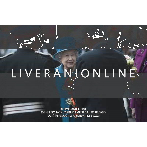 Her Majesty The Queen leaves the Royal Commonwealth Society in central London. She was met by Peter Kellner, Chairman of the Society ©photohsot/AGENZIA ALDO LIVERANI SAS - ITALY ONLY - REALI INGLESI: La regina Elisabetta II d\'inghilterra al Royal Commonwealth Society nel centro di Londra.