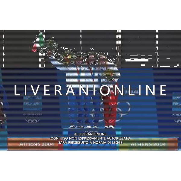 OLIMPIADI DI ATENE 18/08/2004 FINALE FIORETTO FEMMINILE GIOVANNA TRILLINI - VALENTINA VEZZALI NELLA FOTO IL PODIO FOTO MARCO LUZZANI/AG ALDO LIVERANI