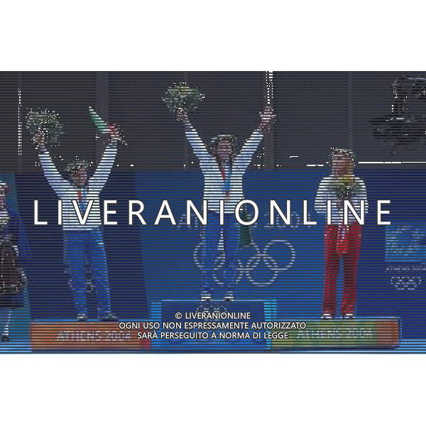 OLIMPIADI DI ATENE 18/08/2004 FINALE FIORETTO FEMMINILE GIOVANNA TRILLINI - VALENTINA VEZZALI NELLA FOTO IL PODIO FOTO MARCO LUZZANI/AG ALDO LIVERANI