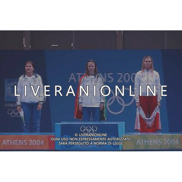 OLIMPIADI DI ATENE 18/08/2004 FINALE FIORETTO FEMMINILE GIOVANNA TRILLINI - VALENTINA VEZZALI NELLA FOTO IL PODIO FOTO MARCO LUZZANI/AG ALDO LIVERANI