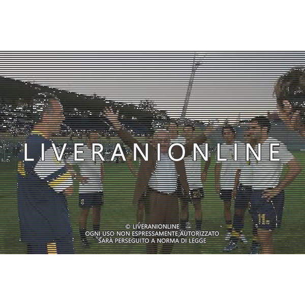 ROMANO AMADEI PRES. MODENA CALCIO INSIEME AD ALCUNI GIOCATORI SALUTA IL PUBBLICO DI MODENA NELLA PRIMA PARTITA DI COPPA ITALIA CONTRO LA TRIESTINA 08/04 AGENZIA ALDO LIVERANI